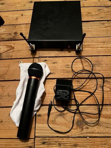 Draadloze (RF) microfoon en ontvanger met storing beschikbaar voor biedingen