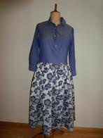 Sara Roka midi jurk maat 36 lavendelblauw grijsblauwe bloem, Zo goed als nieuw, Maat 36 (S), Sara Roka, Onder de knie