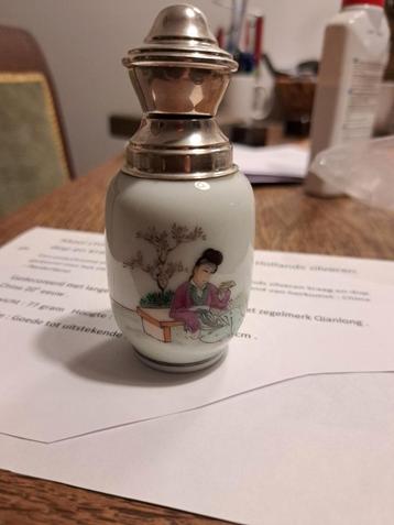 CHINEES - CHINESE VAASJE / FLESJE m. ZILVEREN DOP beschikbaar voor biedingen