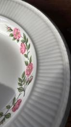 Wedgwood ROSALIND diepe borden, Huis en Inrichting, Keuken | Servies, Ophalen of Verzenden, Zo goed als nieuw, Bord(en), Wedgwood
