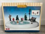 Lemax schaatsbaan 54922, Diversen, Kerst, Ophalen of Verzenden, Zo goed als nieuw
