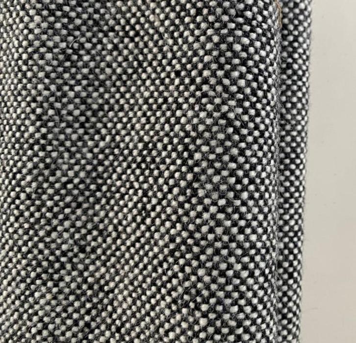 Kvadrat Hallingdal 65 126; zwart+wit; 6x restant meubelstof, Hobby en Vrije tijd, Stoffen en Lappen, Nieuw, Wol, 120 cm of meer