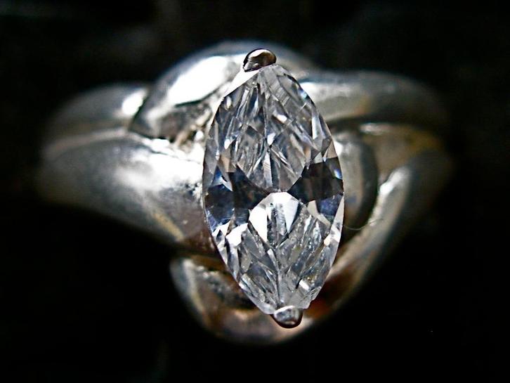 Zilveren 925 zilver ring fantasie zirkonia / kristal maat 18, Sieraden, Tassen en Uiterlijk, Ringen, Nieuw, Dame, 18 tot 19, Overige kleuren