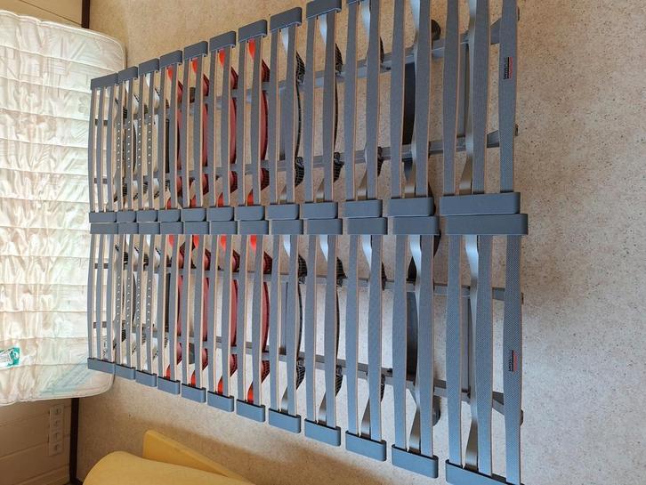 SwissFlex bodems met latex matras, Huis en Inrichting, Slaapkamer | Matrassen en Bedbodems, Zo goed als nieuw, 140 cm, Tweepersoons