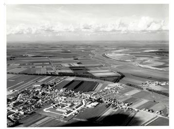 Oude luchtfoto Oud-Vossemeer, Tholen - 30.08.1971 beschikbaar voor biedingen