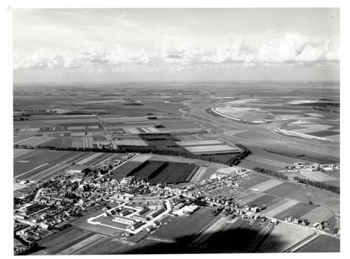 Oude luchtfoto Oud-Vossemeer, Tholen - 30.08.1971, Verzamelen, Foto's en Prenten, Zo goed als nieuw, Foto, Overige onderwerpen