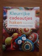 KLEURRIJKE cadeautjes haken van Margriet de Muinck, Ophalen of Verzenden, Zo goed als nieuw, Haken, Patroon of Boek
