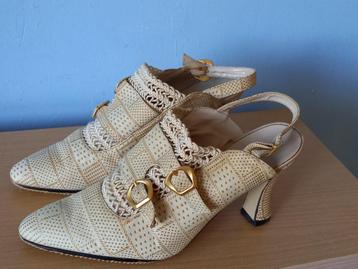 Beige leer pumps, maat 37 beschikbaar voor biedingen