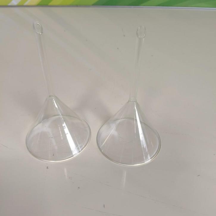 Glazen trechter 100mm set van 2, Diversen, Verpleegmiddelen, Zo goed als nieuw, Ophalen