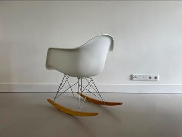 Vitra eames schommelstoel rocking chair rar wit naturel beschikbaar voor biedingen