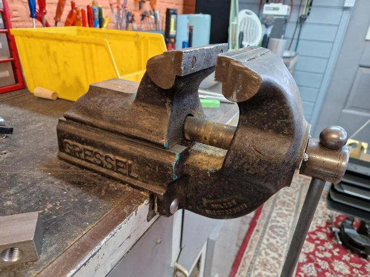 Bankschroef Gressel - Degelijke werkplaatsinrichting, Doe-het-zelf en Verbouw, Werkbanken, Gebruikt, Minder dan 70 cm, Bankschroef