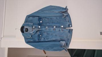 Mooie spijkerjas te koop. Maat m beschikbaar voor biedingen