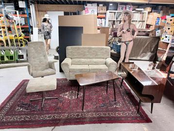 Vintage design bank met fauteuil en bankje beschikbaar voor biedingen