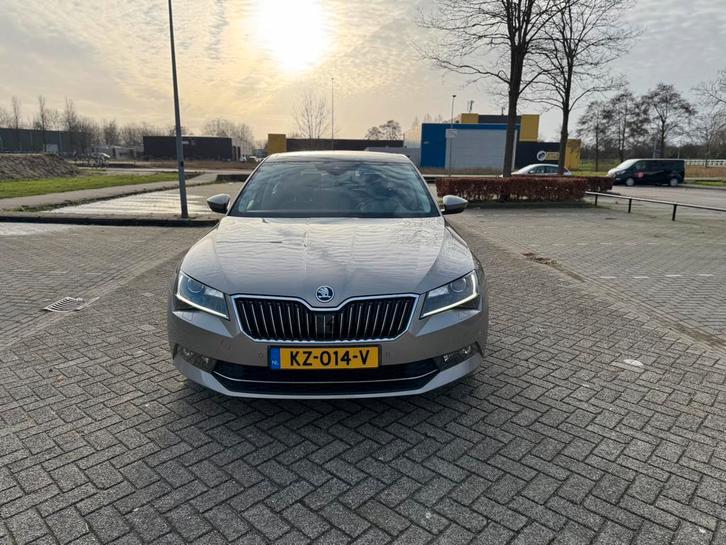 Skoda Superb 2.0TDI 110KW Dsg-6 My15 2017, Auto's, Skoda, Particulier, Superb, Diesel, C, Hatchback, Automaat, Origineel Nederlands