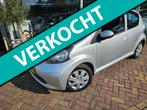 Toyota Aygo 1.0-12V +automaat,lage km,carplay, Auto's, Toyota, 4 stoelen, 68 pk, Origineel Nederlands, Euro 4