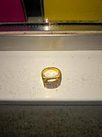 Gouden ring met strass.niet echt goud, Gebruikt, 19 tot 20, Ophalen of Verzenden, Dame of Heer
