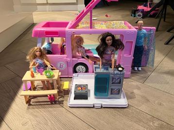 Barbie 3 in 1 droomcamper met accessoires en 5 poppen beschikbaar voor biedingen