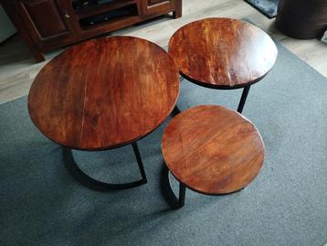 3 delige salontafel van mangohout  beschikbaar voor biedingen