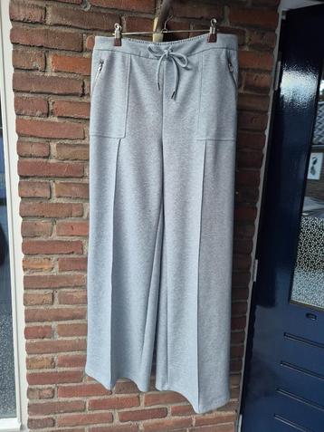 PANTALON VAN SWEATSTOF VAN ‘SOSANDER‘ beschikbaar voor biedingen