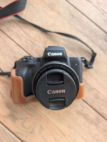 Canon eos m50 incl canon macro lens ef-m 28mm en ef adapter! beschikbaar voor biedingen