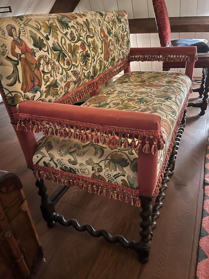 Antiek Notenhouten Bankje, 17e Eeuws, Antiek en Kunst, Antiek | Meubels | Stoelen en Banken, Ophalen