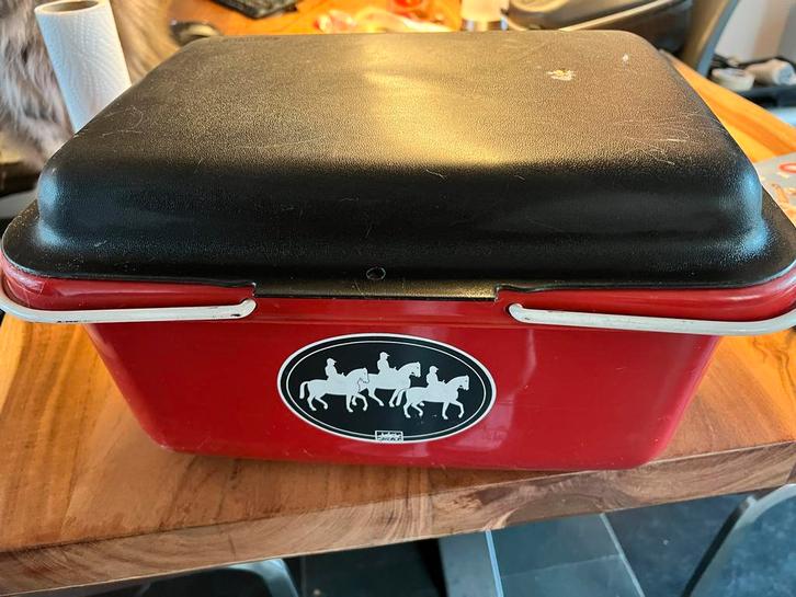 Poetskist / verzorgingskist – rood – inclusief borstels, Dieren en Toebehoren, Paarden en Pony's | Overige Paardenspullen, Gebruikt