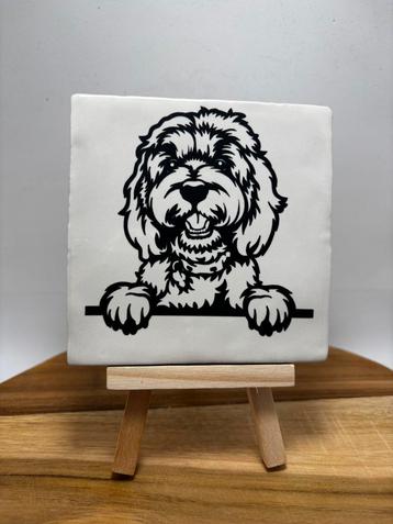 Keramiek tegel met hond beschikbaar voor biedingen