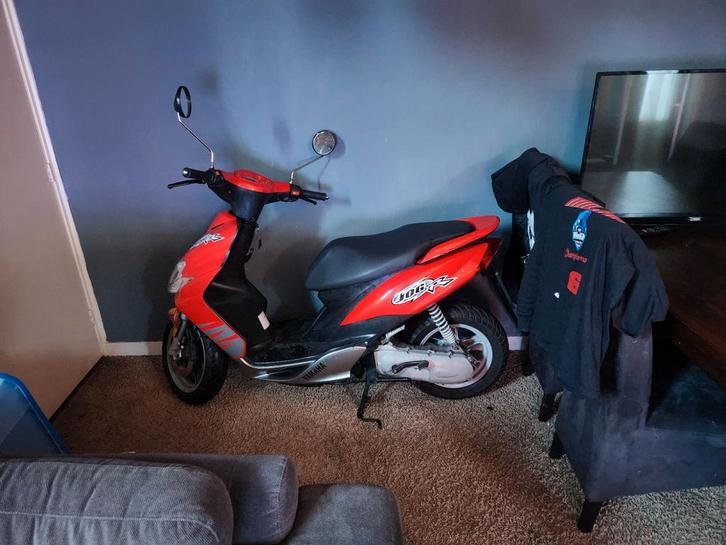 Yamaha jog r., Fietsen en Brommers, Scooters | Yamaha, Zo goed als nieuw, JogR of RR, Maximaal 45 km/u, Tweetakt, Ophalen