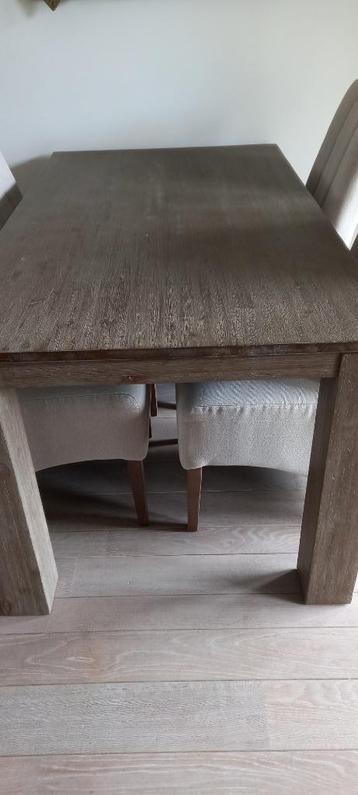 Tafel beschikbaar voor biedingen