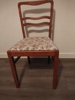 Houten stoel met bloemenmotief, Ophalen