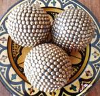 3 grote sierballen met koperen noppen, Ophalen of Verzenden, Zo goed als nieuw