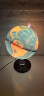Vintage wereldbol/ globe met verlichting, Huis en Inrichting, Woonaccessoires | Wereldbollen, Ophalen of Verzenden, Gebruikt