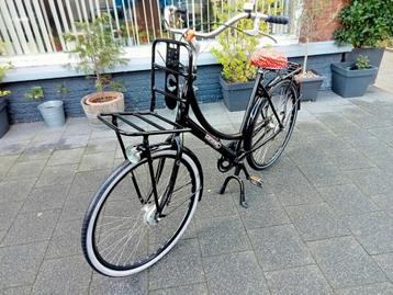 Zwarte Cortina Roots oma-transportfiets. Met handremmen.. beschikbaar voor biedingen