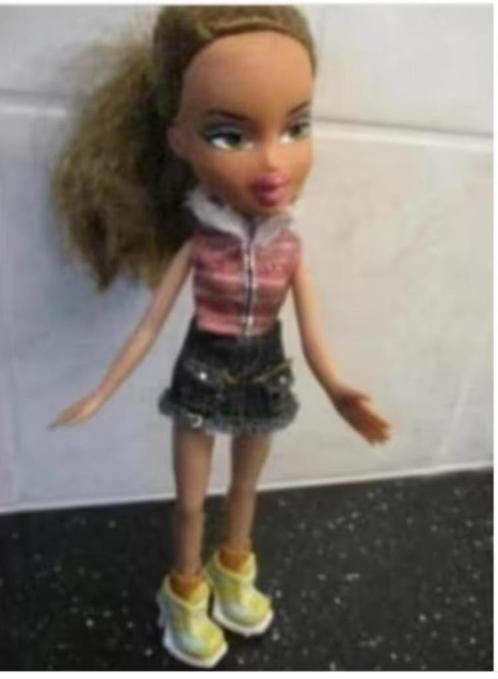 BRATZ DOLL met kleding+schoentjes, Verzamelen, Poppen, Nieuw, Fashion Doll, Ophalen of Verzenden