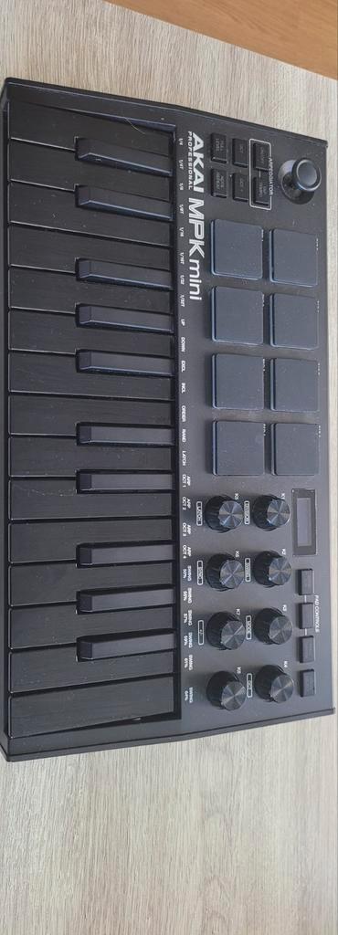 Akai MPK 3 midi keyboard - Zwart - Nieuwstaat, Muziek en Instrumenten, Keyboards, Zo goed als nieuw, Overige aantallen, Overige merken