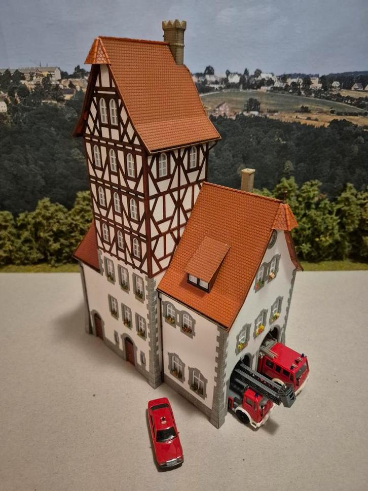 Modelbouw Brandweerkazerne met Voertuigen, Hobby en Vrije tijd, Modelbouw | Auto's en Voertuigen, Zo goed als nieuw, Overige merken