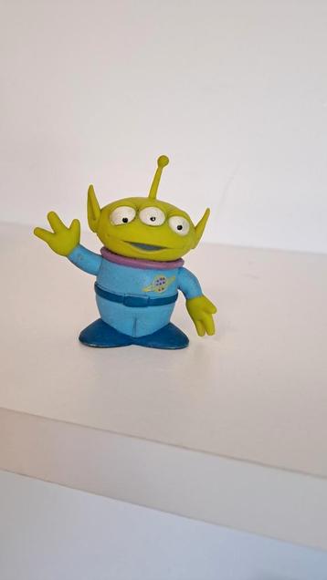 Disney poppetje bullyland alien  beschikbaar voor biedingen