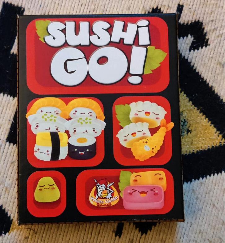 Sushi Go! Kaartspel - Leuk en Snel!, Hobby en Vrije tijd, Gezelschapsspellen | Bordspellen, Zo goed als nieuw, Een of twee spelers