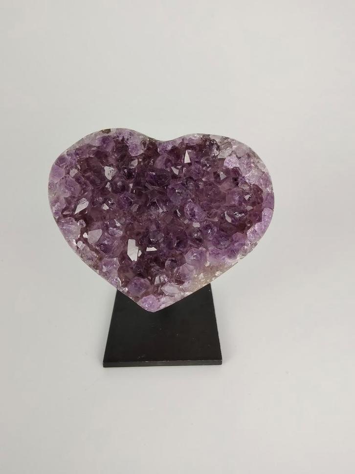 Hartje van amethist op pin, Verzamelen, Mineralen en Fossielen, Ophalen of Verzenden