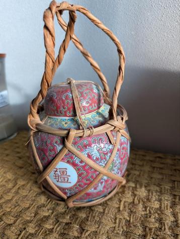 Onaangeroerde Chinese pot in zeer goede staat beschikbaar voor biedingen