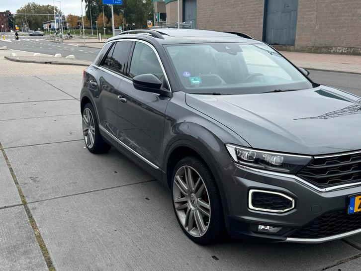 Volkswagen T-Roc 2.0 TSI 190pk 4Motion 7-DSG 2018 Grijs, Auto's, Volkswagen, T-Roc, Benzine, SUV of Terreinwagen, Automaat, Geïmporteerd