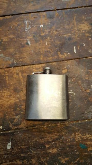 Zakfles bidon whiskeyfles beschikbaar voor biedingen