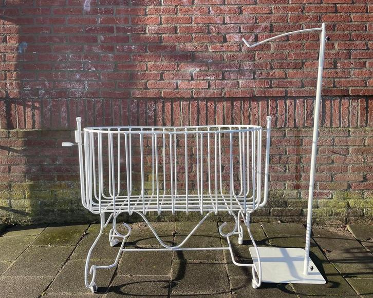 Witte gietijzeren wieg,  inclusief sluierstok, Kinderen en Baby's, Babywiegjes en Ledikanten, Gebruikt, Wieg, Ophalen of Verzenden