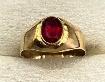 Antieke (1940) 18 k ring met synthethissche robijn beschikbaar voor biedingen