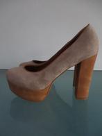 GRATIS VERZENDEN | NIEUWE kekke beige pumps 38, Kleding | Dames, Schoenen, Verzenden, Beige, Nieuw, Schoenen met hoge hakken