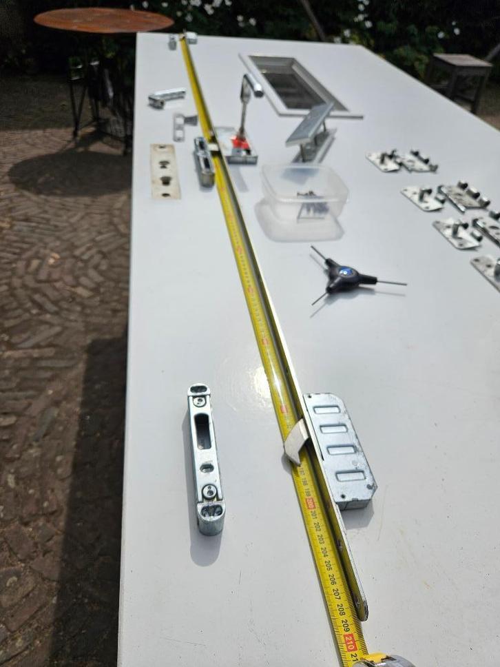 Driepuntssluiting, veiligheidsbeslag en scharnieren. SKG3, Doe-het-zelf en Verbouw, Hang- en Sluitwerk, Zo goed als nieuw, Overige typen