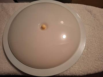 Plafondlamp beschikbaar voor biedingen