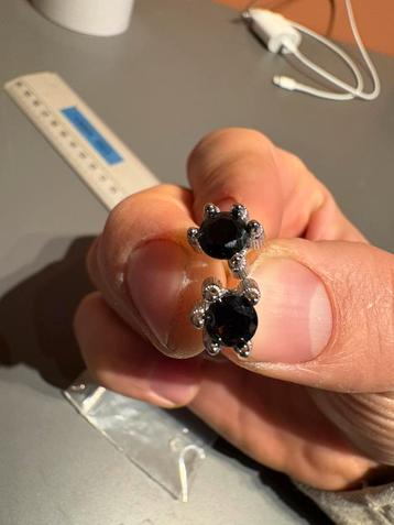 Set zilveren S925 oorstekers met zwarte stenen, sieraden beschikbaar voor biedingen