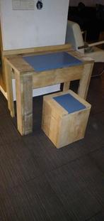 Leuk klein Bureau met krukje op wieltjes, Ophalen, Zo goed als nieuw, Tafel(s) en Stoel(en)