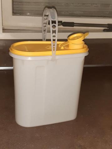 Tupperware vintage schenk/ sap kan geel + hengsel beschikbaar voor biedingen